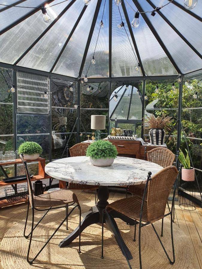 Tiny House With Greenhouse Dining Лоуэр-Хатт Экстерьер фото